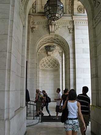 Vista externa da NYPL em Manhattan