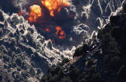 Entrada de caverna em Tora Bora