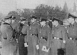 Oficiais da SS e polícia nazista