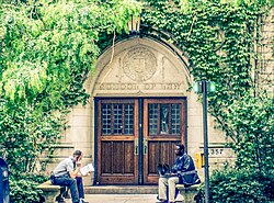 Vista do campus da Pritzker School of Law em Chicago