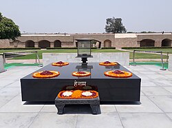 Plataforma de mármore preto de Raj Ghat