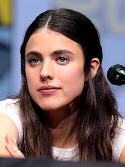 Margaret Qualley em cena
