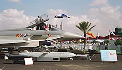 Aeronave de transporte militar em exibição