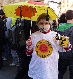 Símbolo do Sol Sorridente em contexto de protesto