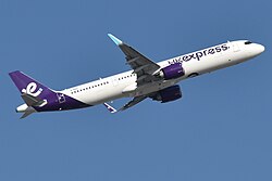 Avião comercial em Hong Kong