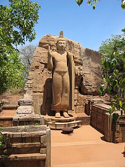 Estátua de Buda em estilo clássico